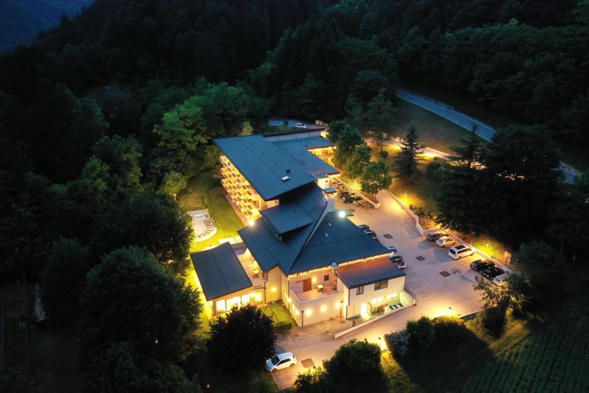Hotel Flora Comano Terme Buitenkant foto