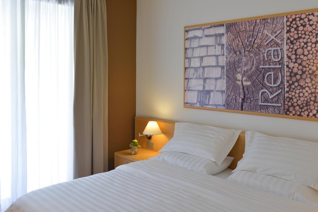 Hotel Flora Comano Terme Buitenkant foto