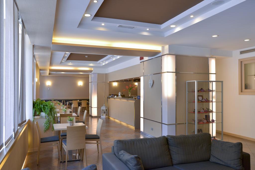 Hotel Flora Comano Terme Buitenkant foto