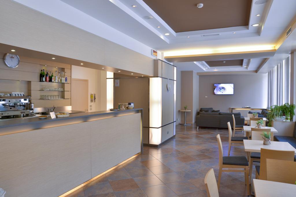 Hotel Flora Comano Terme Buitenkant foto