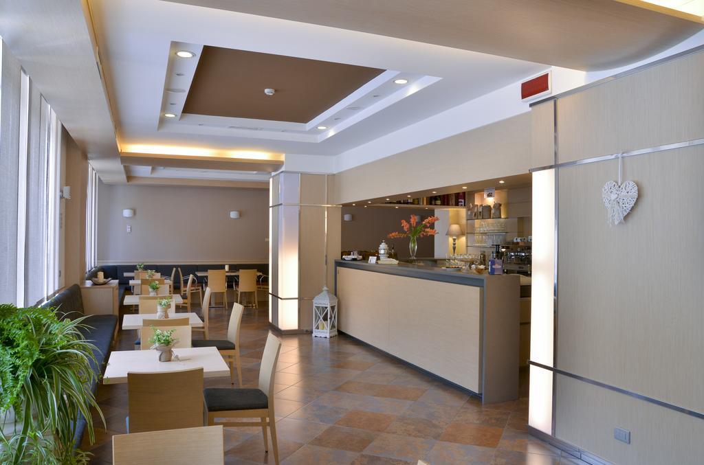 Hotel Flora Comano Terme Buitenkant foto