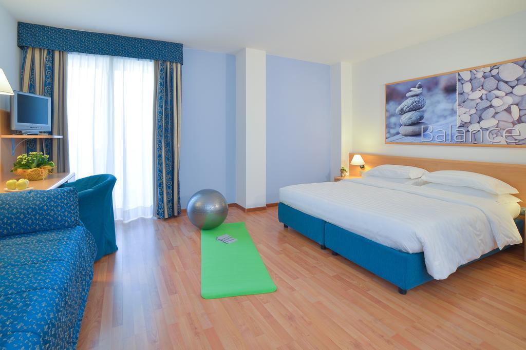 Hotel Flora Comano Terme Buitenkant foto