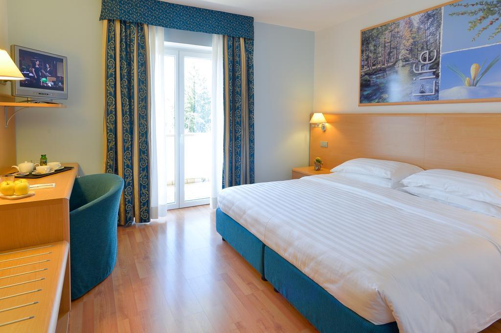 Hotel Flora Comano Terme Buitenkant foto