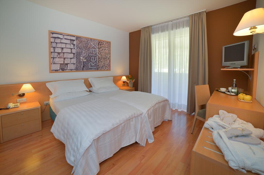 Hotel Flora Comano Terme Buitenkant foto