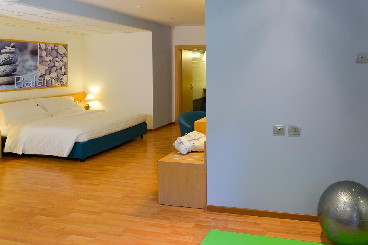 Hotel Flora Comano Terme Buitenkant foto