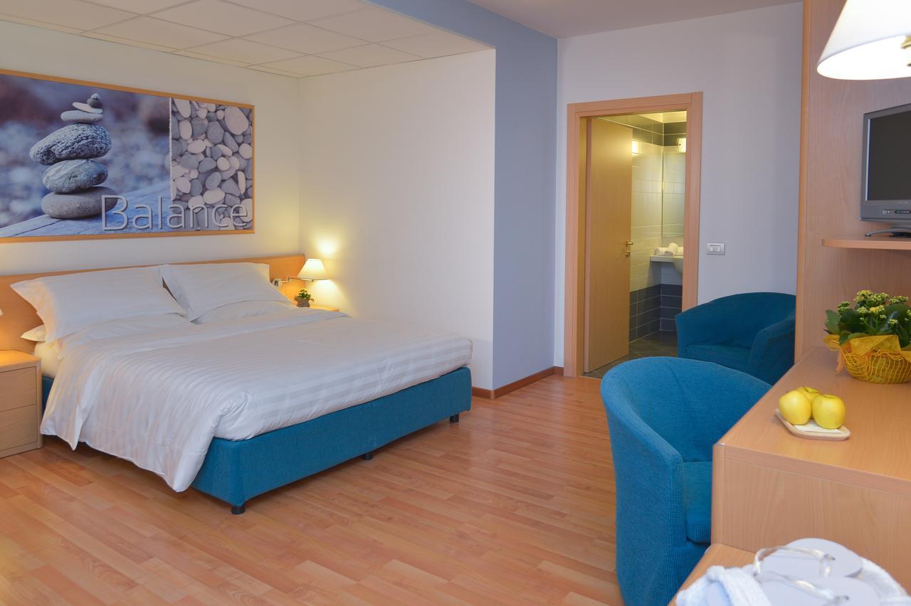 Hotel Flora Comano Terme Buitenkant foto