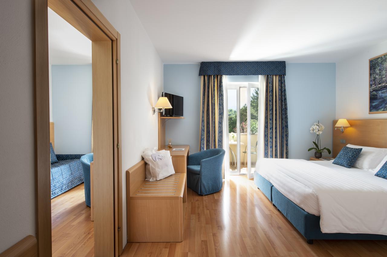 Hotel Flora Comano Terme Buitenkant foto