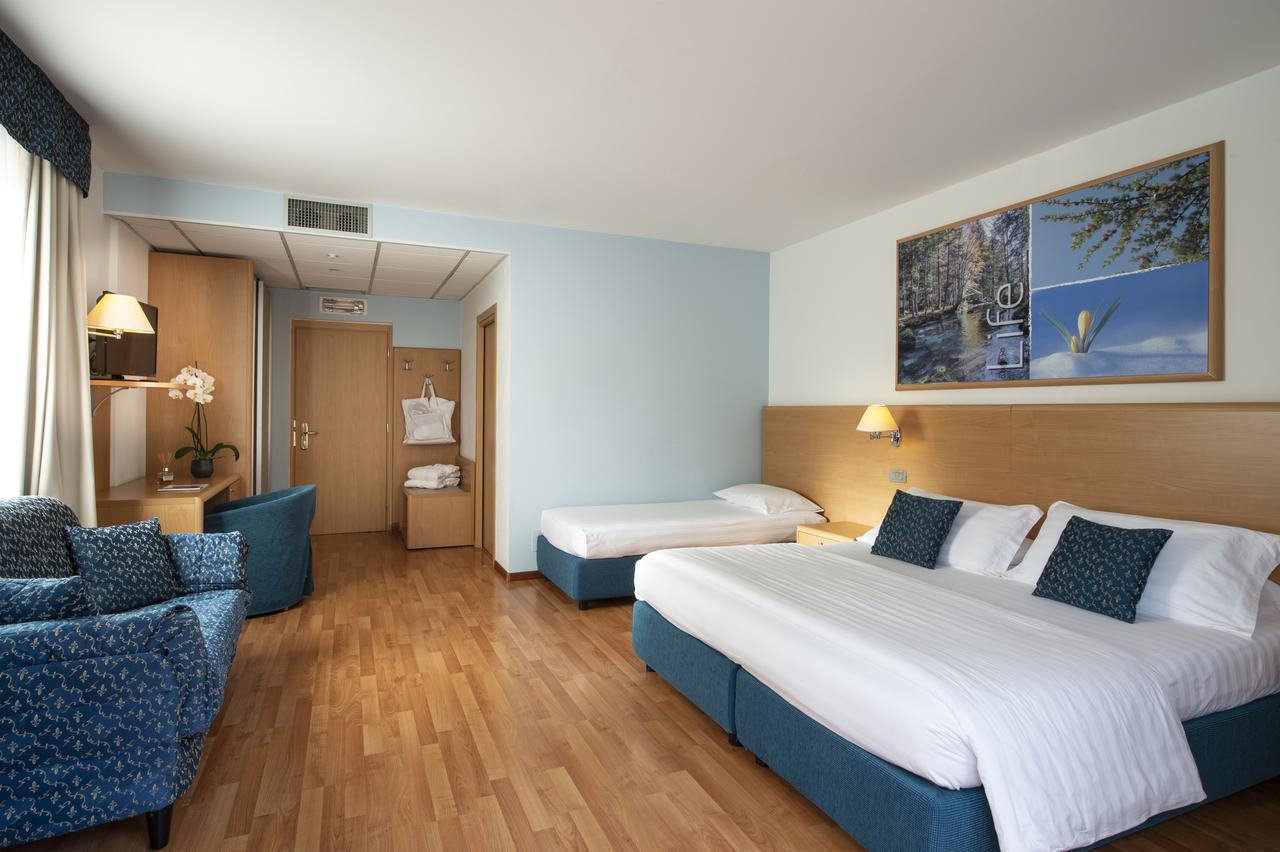Hotel Flora Comano Terme Buitenkant foto