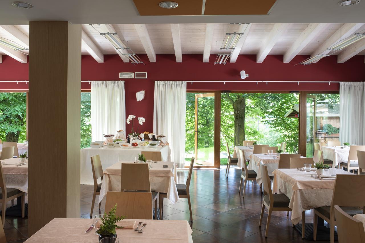 Hotel Flora Comano Terme Buitenkant foto